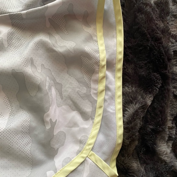 Athletic Works Juniors running shorts - Picture 2 of 4